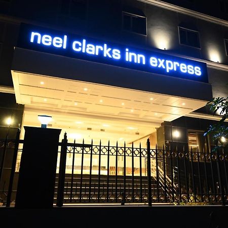 Neel Clarks Inn Express Агра Екстериор снимка